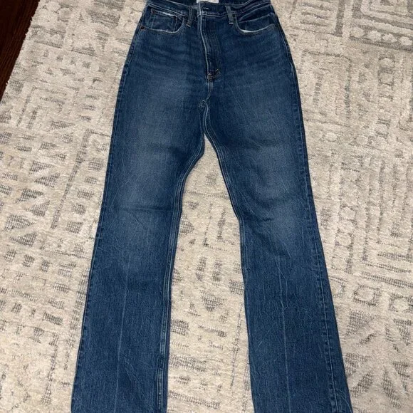 Abercrombie & Fitch Ultra High Rise Vintage Flare Jeans in Dark Wash, Size 29L - Picture 1 of 5